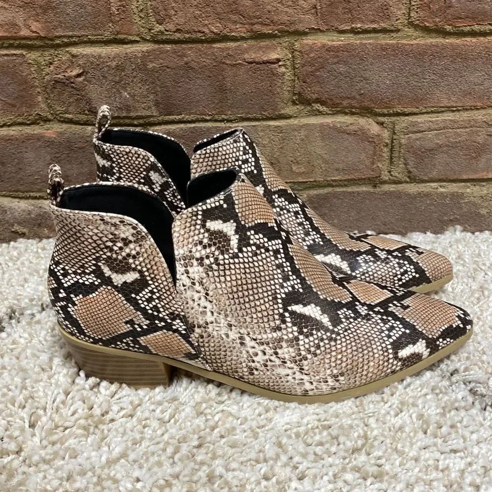 Snakeskin Pointed Toe Bootie Size 8 NWOT - Picture 3 of 8